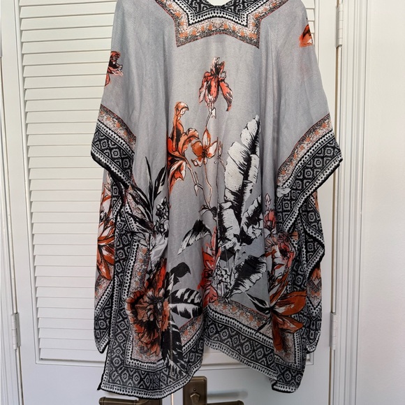 Vince Camuto Black and Orange Patterned Kimono - Picture 3 of 3